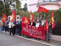 Cseh kommunistk tntetnek a prgai magyar nagykvetsg eltt