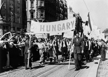 A magyar delegci felvonulsa az els VIT megnyitjn
