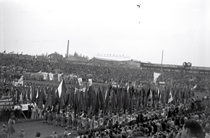 A Vilgifjsgi Tallkoz megnyitja az jpesti stadionban - 1949