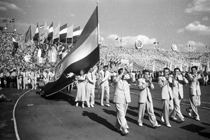 1953. augusztus 2-n tartottk a IV. Vilgifjsgi Tallkoz megnyit nnepsgt az bukaresti Augusztus 23. stadionban 